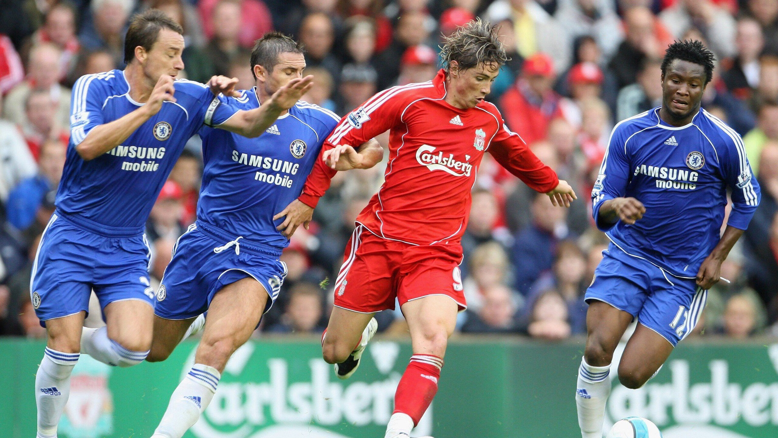 小轮车公园赛 青少年选手完成后空翻赢得满场掌声